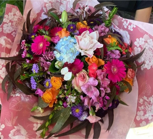Création de Bouquets de Fleurs fraîches à Toulouse - Haute-Garonne (31) - Artisan Fleuriste Brin de Paille